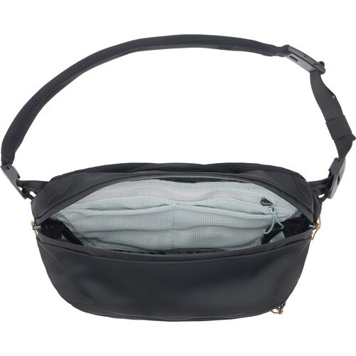 Peak-Design-4L-Black-Outdoor-Sling-03