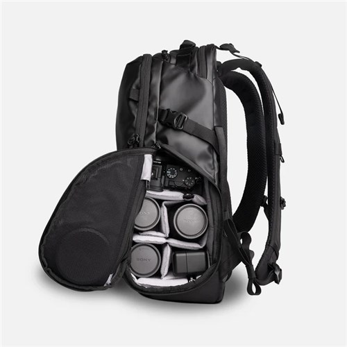 Wandrd-Stratus-Photo-18-Black-Backpack-05