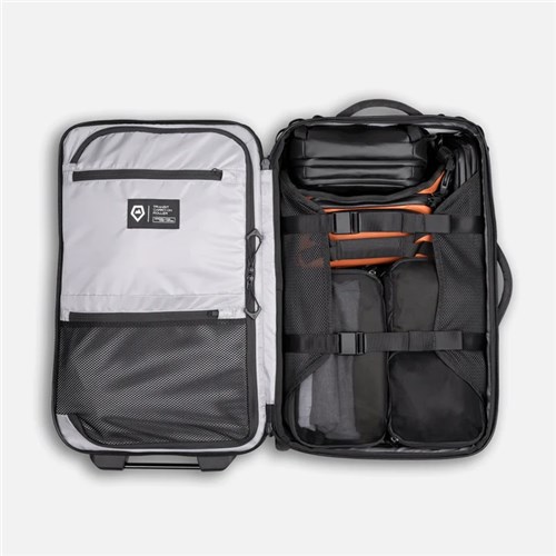 Wandrd-Transit-Carry-On-Roller-Black-Essential-Plus-Bundle08